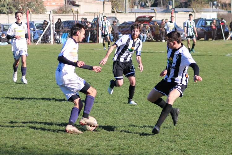 Arrancó el Torneo Clausura con ilusiones renovadas ganaron Blanco y Negro y Deportivo Sarmiento.