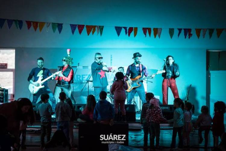 El grupo infantil “Panceta y los Papa Frita” la rompieron en el Poli