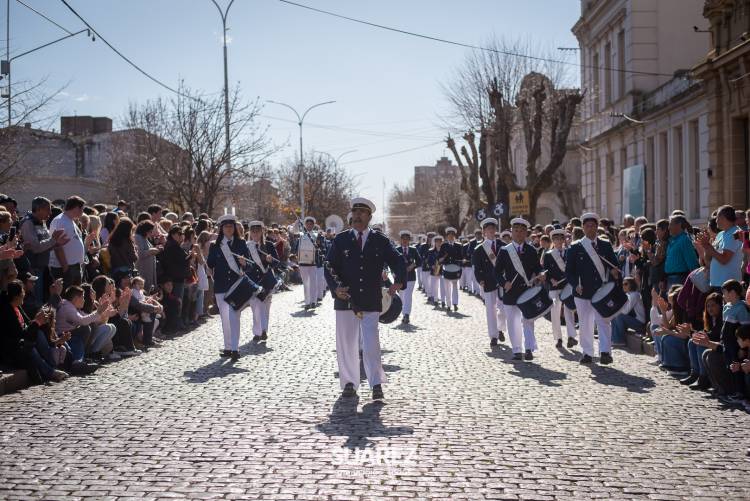 Más de 70 instituciones participaron del desfile del 6 de agosto