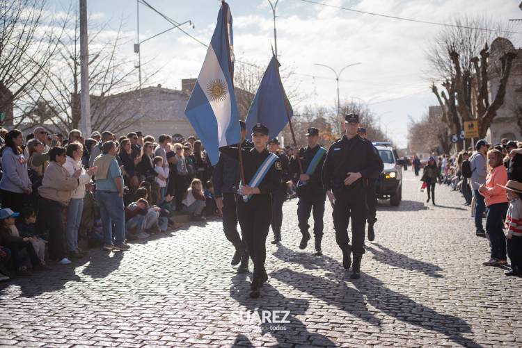 Más de 70 instituciones participaron del desfile del 6 de agosto