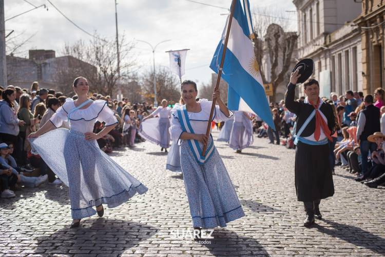 Más de 70 instituciones participaron del desfile del 6 de agosto