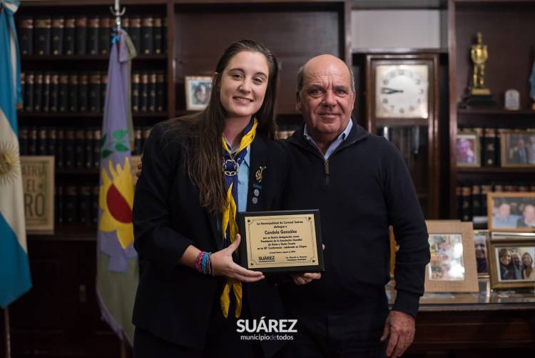 El Intendente recibió a Candela González: Presidenta del Consejo Mundial de la Asociacion Mundial de Guías y Guías Scouts