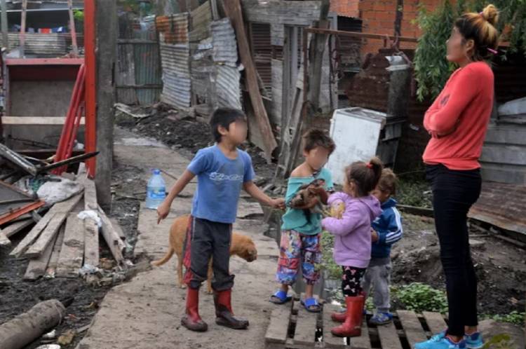 Para no ser pobre, una familia necesitó $249mil en Julio