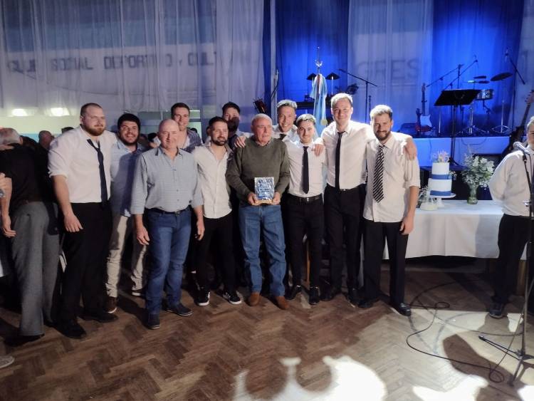 El Club El Progreso de Pueblo Santa María celebró sus 85° años con una gran cena y baile.