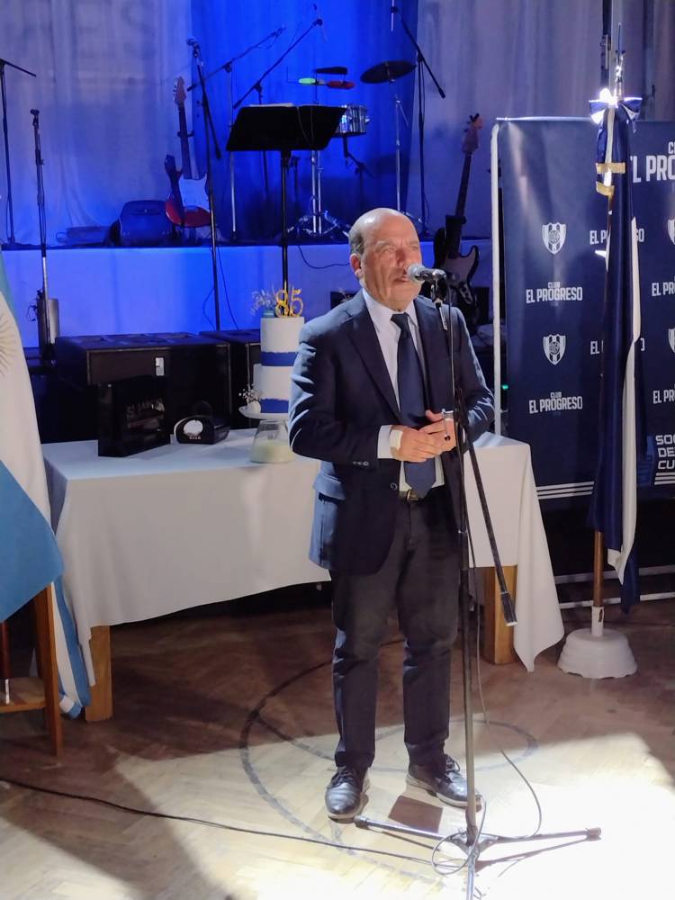 El Club El Progreso de Pueblo Santa María celebró sus 85° años con una gran cena y baile.