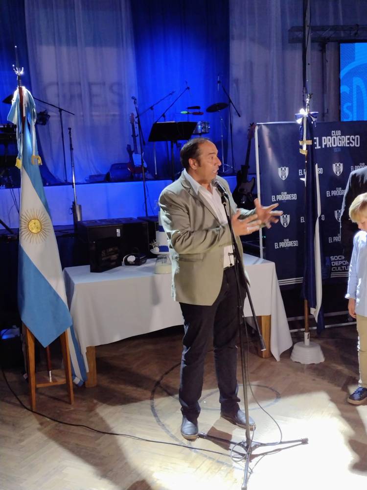 El Club El Progreso de Pueblo Santa María celebró sus 85° años con una gran cena y baile.