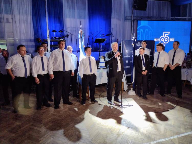 El Club El Progreso de Pueblo Santa María celebró sus 85° años con una gran cena y baile.