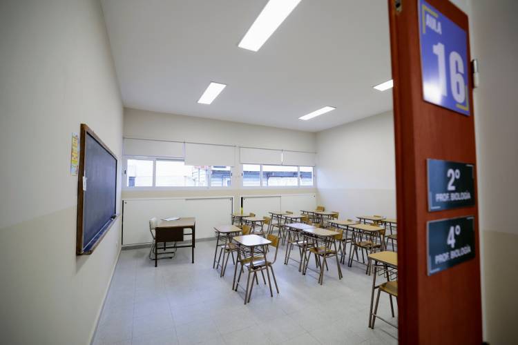 Kicillof y Moccero inauguraron dos aulas y un laboratorio