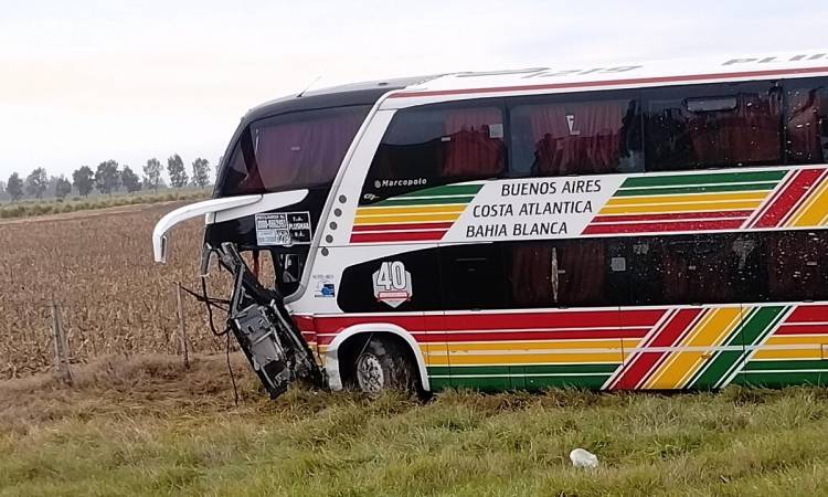 Chocó un micro que viajaba de Bahía a Buenos Aires: tres muertos