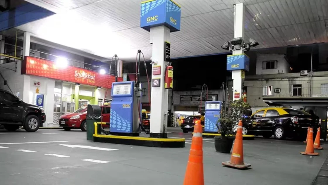 Por la ola de frío y los faltantes de gas, casi 200 estaciones de GNC siguen sin suministro