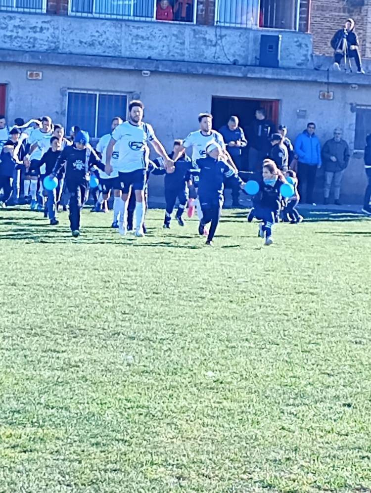 Independiente SJ vs El Progreso arbitrado por  Agustina Loos de Olavarría. Primera mujer árbitro en la Liga Regional de Fútbol.