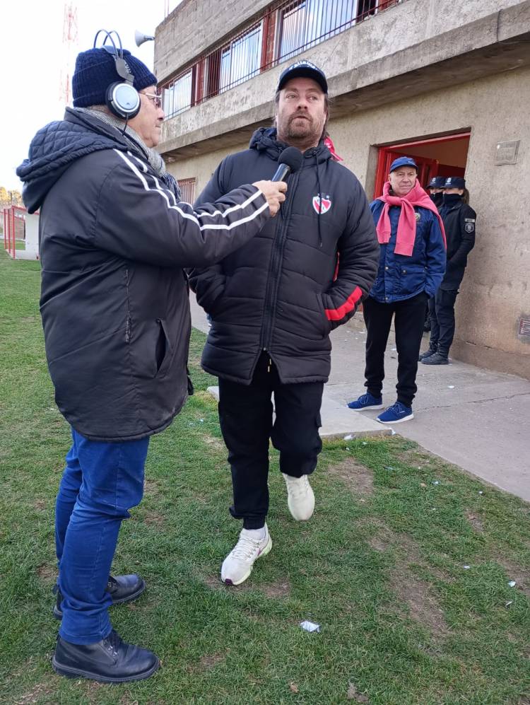 Independiente SJ vs El Progreso arbitrado por  Agustina Loos de Olavarría. Primera mujer árbitro en la Liga Regional de Fútbol.