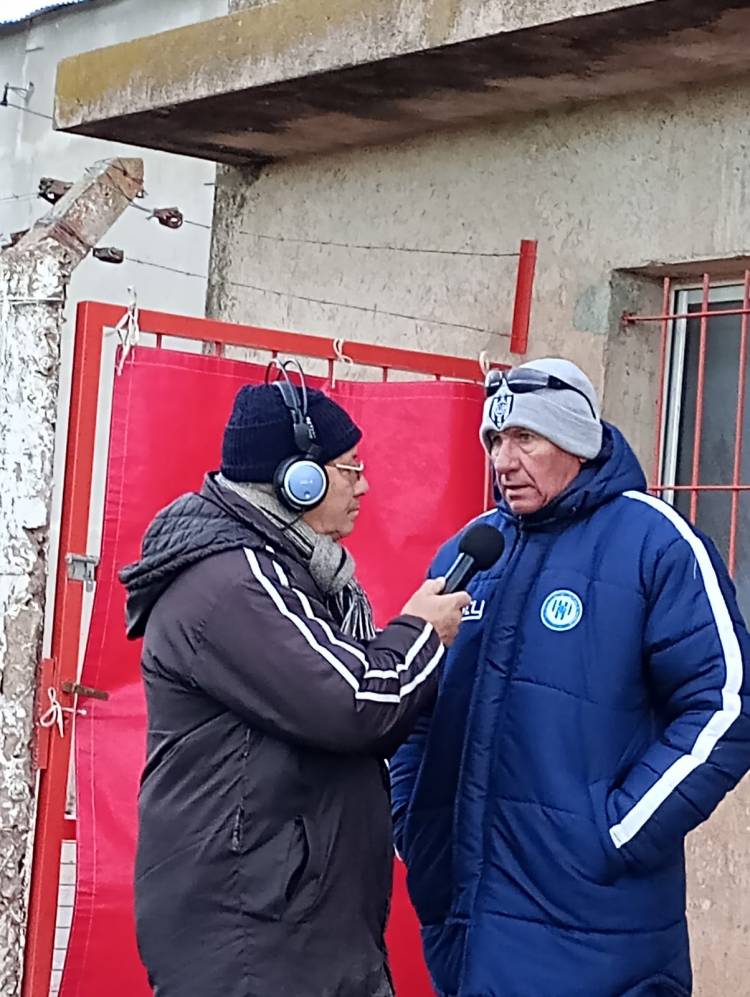 Independiente SJ vs El Progreso arbitrado por  Agustina Loos de Olavarría. Primera mujer árbitro en la Liga Regional de Fútbol.