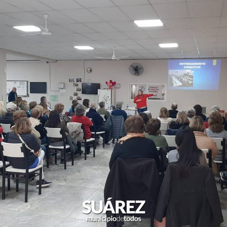 Gran cantidad de público en la charla para familiares de personas con demencia y deterioro cognitivo