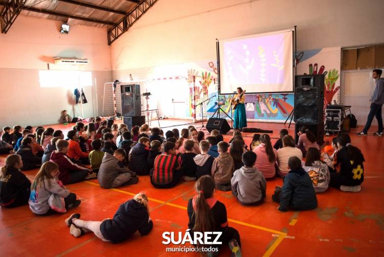 Vacaciones divertidas con la presentacion de Laura Migliorisi y canciones de Maria Elena Walsh