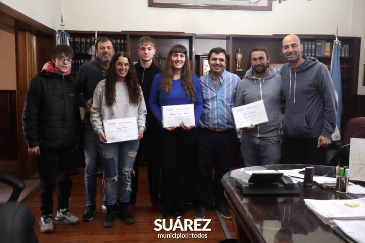 El Intendente Interino Mauro Moccero recibió a destacados deportistas que representan el orgullo de ser Suarenses