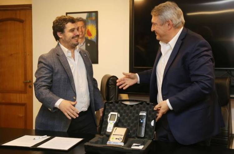 Mauro Moccero mantuvo reuniones con el titular de IOMA y firmó un convenio en el ministerio de Transporte bonaerense