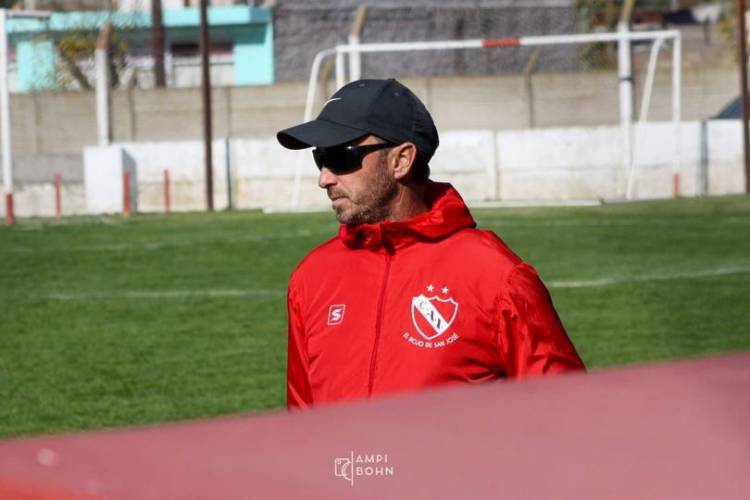 El Profe Marcos Sosa se suma al equipo de Primera División Femenino de Independiente