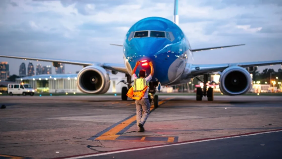 Sigue el impuesto del 7% en pasajes al exterior: extienden hasta 2027 el Fondo Nacional del Turismo
