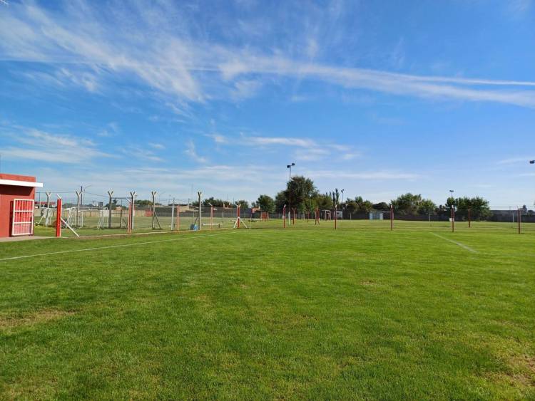 Independiente presentó a la comunidad el nuevo alambrado olímpico del estadio "Benito Herr"