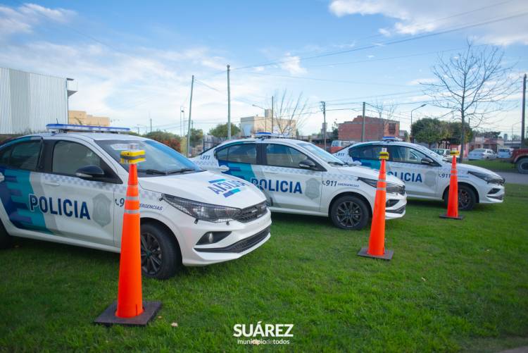  Moccero junto a Bianco y Batakis entregaron nuevos patrulleros para Suárez