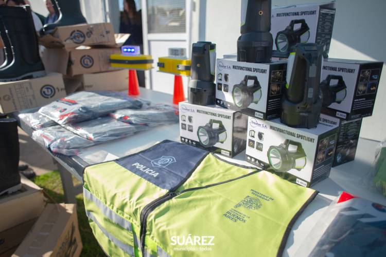  Moccero junto a Bianco y Batakis entregaron nuevos patrulleros para Suárez