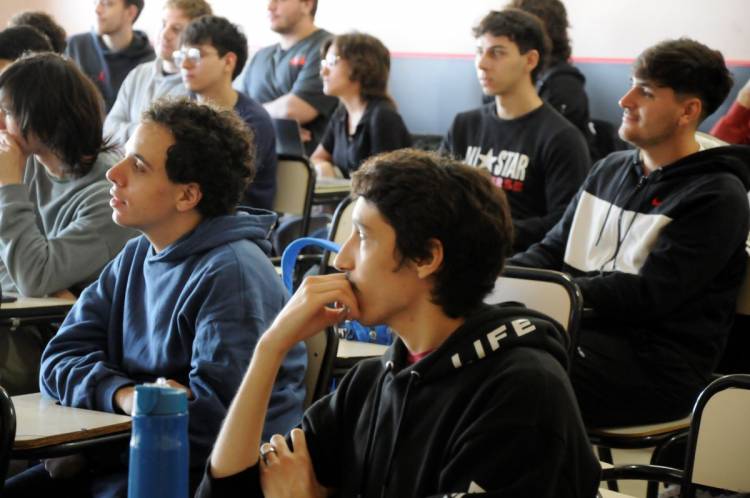 ¿Cómo es la situación salarial en la Universidad?