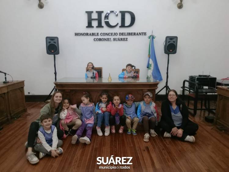 Continúan las visitas de instituciones educativas al Palacio Municipal
