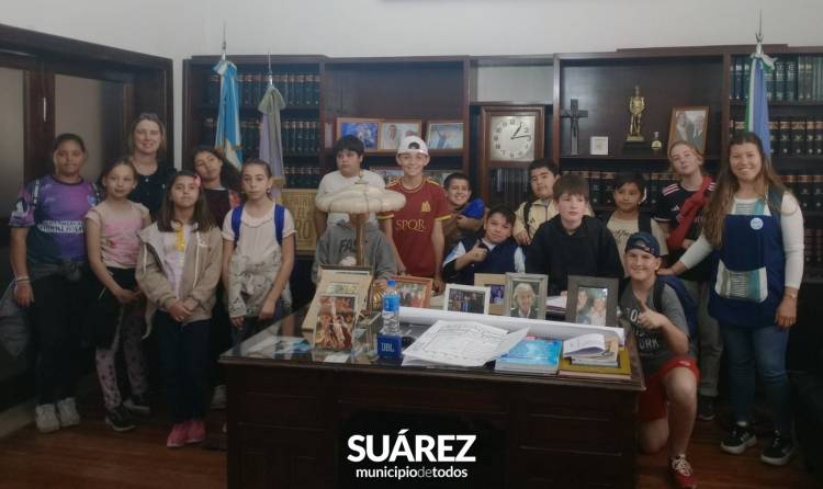 Continúan las visitas de instituciones educativas al Palacio Municipal