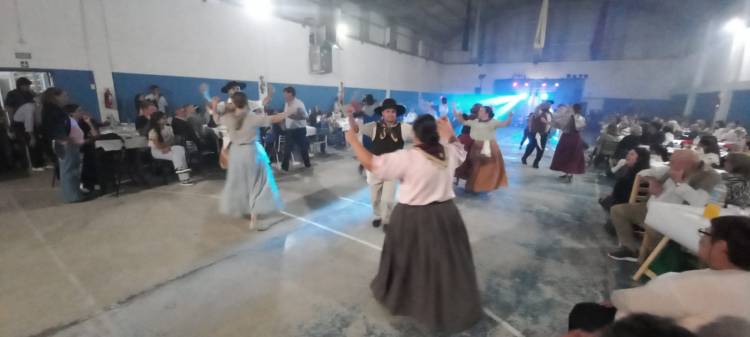 El festival de folclore a beneficio del Centro de Dia y Nancy Donoso fue un éxito