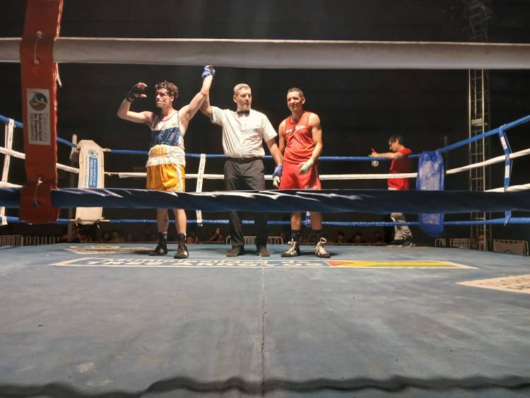 Boxeo profesional y amateurs en Independiente de Coronel Pringles