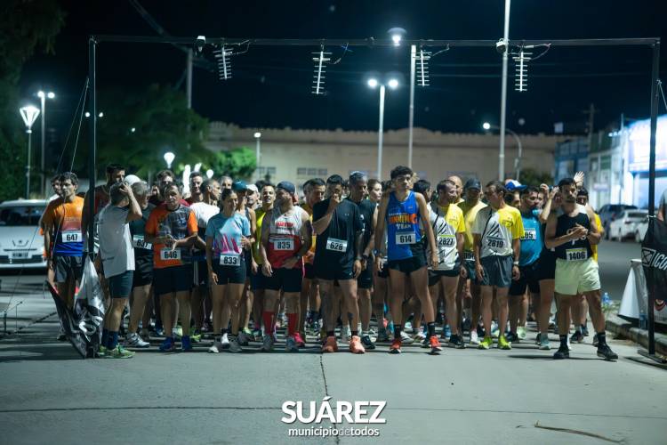 Más de 200 atletas fueron parte de la 5.ª Carrera Nocturna 