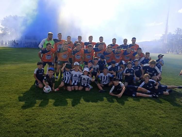 Sarmiento fue campeón de la Liga Regional de Futbol, logrando su titulo N25