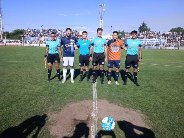 Sarmiento fue campeón de la Liga Regional de Futbol, logrando su titulo N25