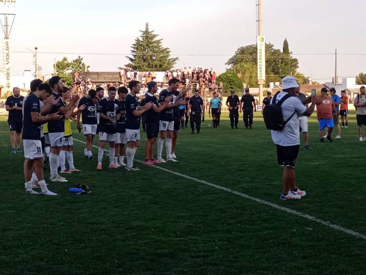 Sarmiento fue campeón de la Liga Regional de Futbol, logrando su titulo N25