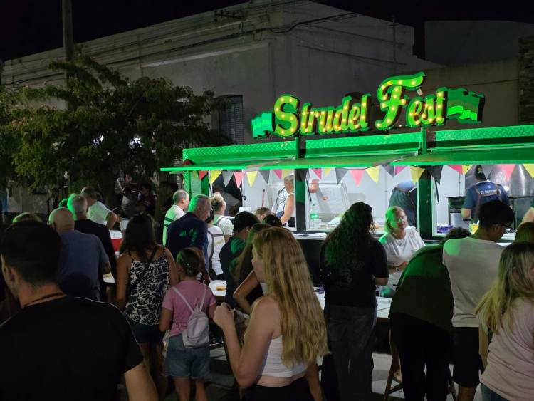 Sommernacht: Santa María vivió su primera Fiesta Peatonal
