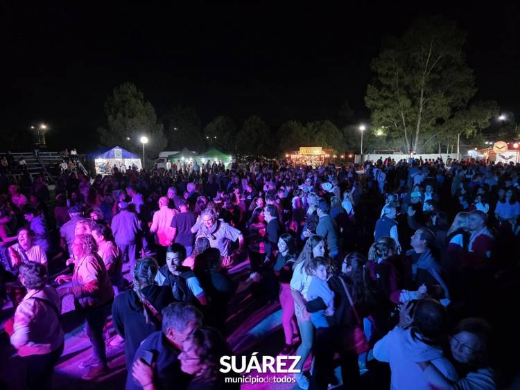 Coronel Suárez despidió los espectáculos de verano con una gran fiesta popular en Santa Trinidad