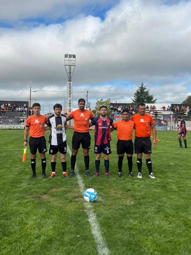 Blanco y Negro fue el único equipo local en sumar puntos: empataron 4 a 4 con Peñarol de Pigue